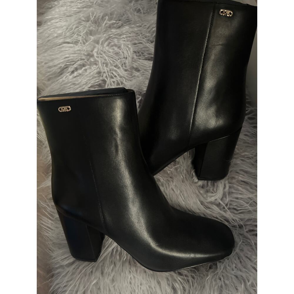 NEW BEAUTIFUL Michael Kors Perla Boots 💕